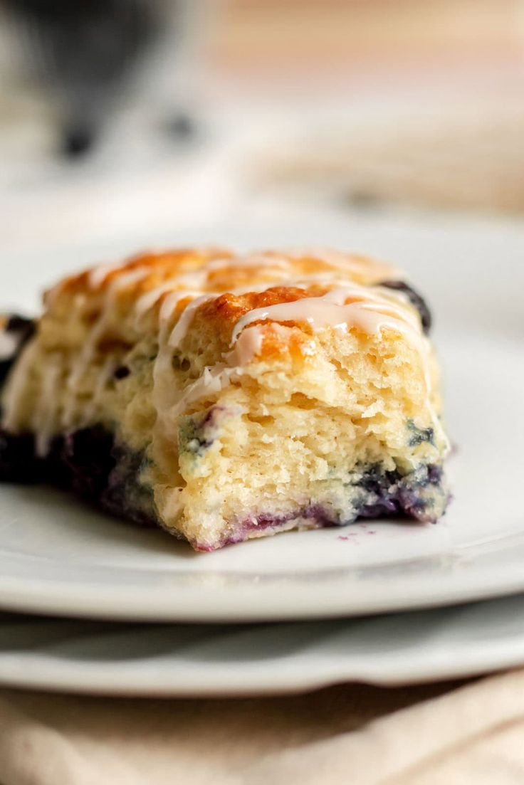 Easy Vegan Blueberry Scones | Happy Vegannie Vegan Blueberry Recipes, Gluten Free Blueberry Scones, Vegan Blueberry Scones, Vegan Strawberry Muffins, Dairy Free Scones, Blueberry Scones Recipe, Migraine Diet, Vegan Scones, Gluten Free Scones