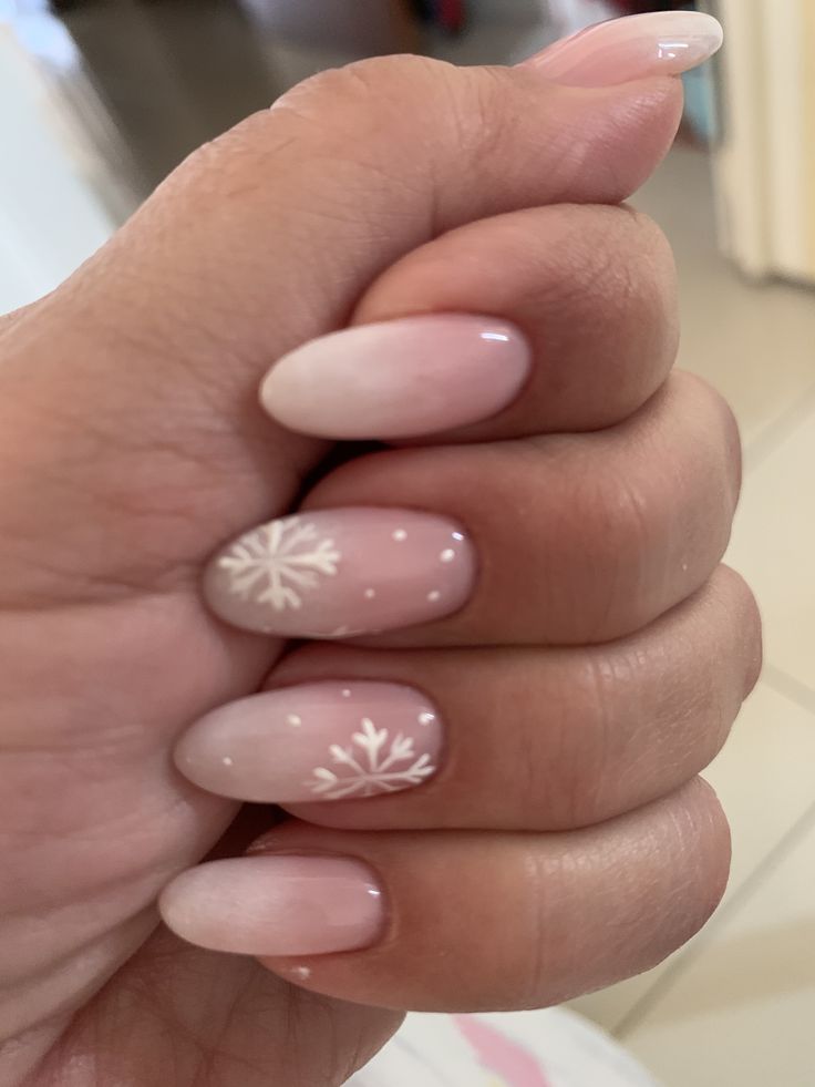 Basic Xmas Acrylic Nails, Nude Nails Snowflake, Nude Christmas Nails Almond, Pale Christmas Nails, Clean Girl Nails Christmas, Vanilla Girl Christmas Nails, Nude Nails With Snowflakes, Christmas Nail Ideas Almond, Cold Girl Nails