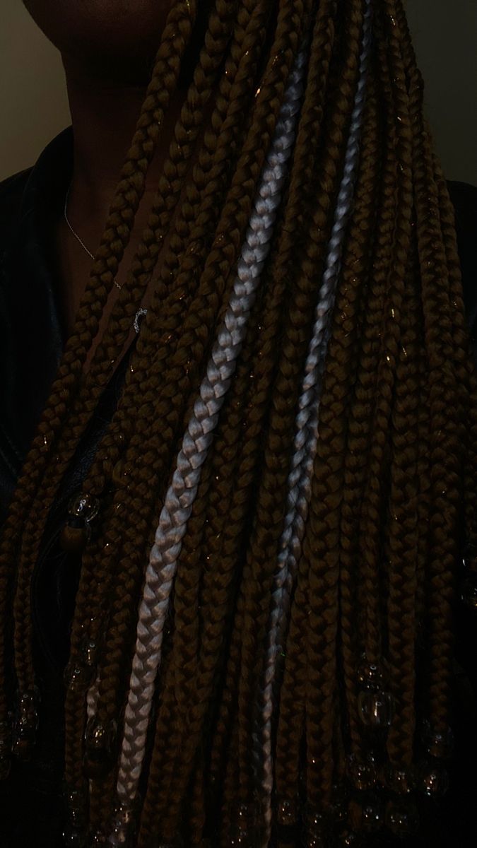 Hair Tinsel In Braids, Glittery Knotless Braids, Knotless Braids With Glitter Strands, Hair Tensil Box Braids, Box Braids With Sparkle, Knotless With Tinsel, Box Braids With Tensil, Sparkle Knotless Braids, Knotless Braids With Sparkles