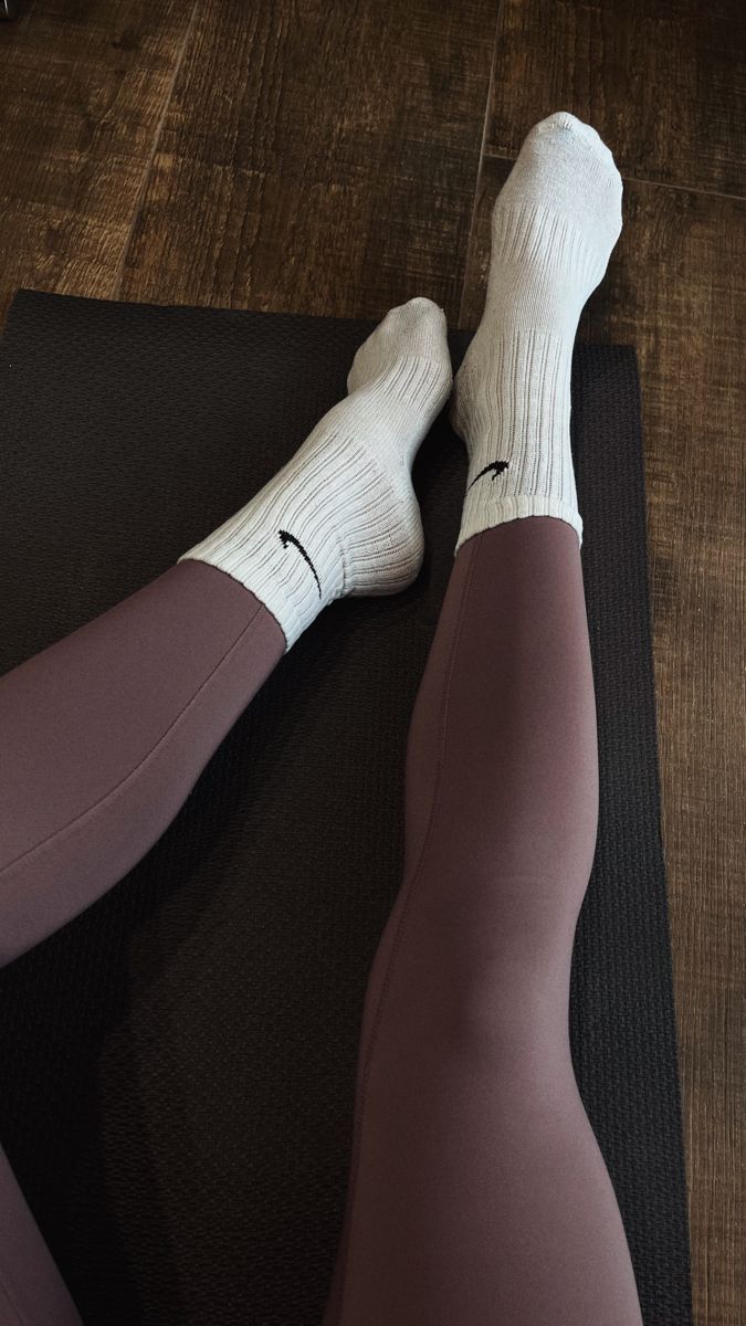 Nike Socks And Leggings Outfits, Adidas Socks Outfit Woman, Nike Socks With Leggings, Socks And Leggings Outfits, Nike Socks Aesthetic Outfit, Adidas Socks Outfit, Leggings With Socks Outfit, Pink Socks Outfit, Outfits With Nike Socks