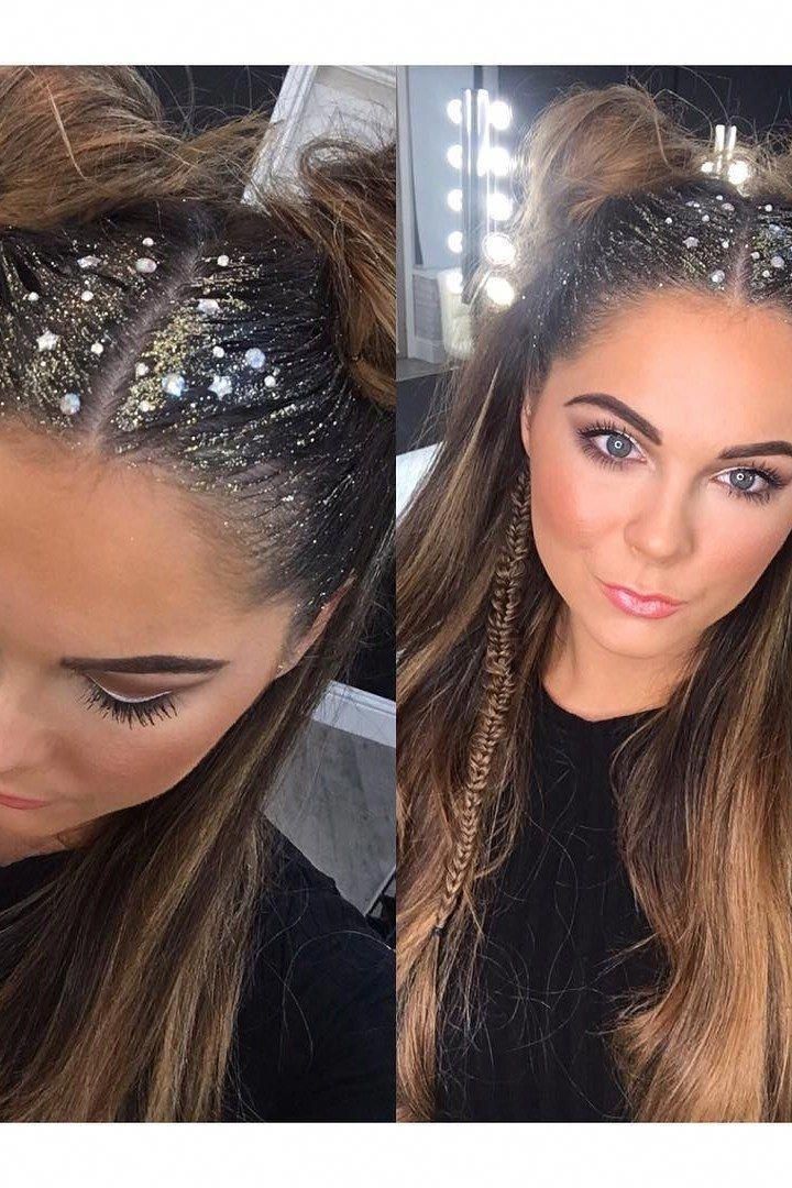 Glitter Roots Hair, Official Hairstyle, Music Festival Makeup, Music Festival Hair, Glitter Roots, Festival Makeup Glitter, Rave Hair, Festival Glitter, Festival Inspo