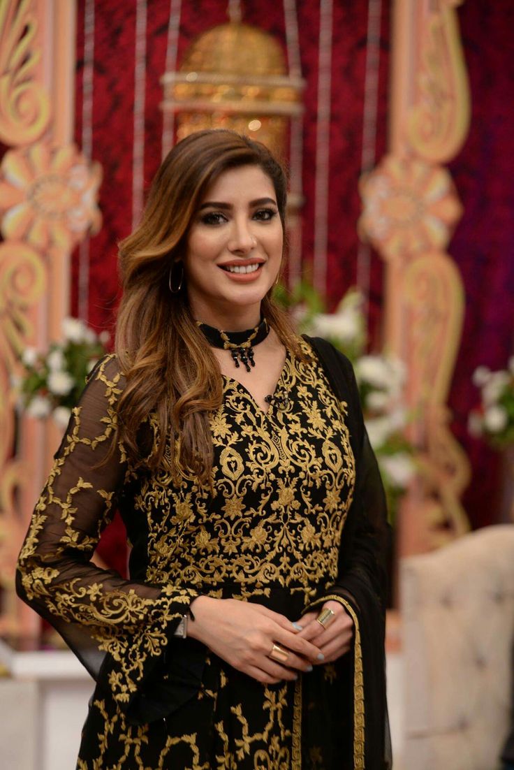 Mehwish Hayat😘 Mahwish Hayat, Special Hairstyles, Sehar Khan, Mehwish Hayat, Pakistani Movies, Pakistani Women, Kurti Style, Best Actress Award, Pakistani Couture