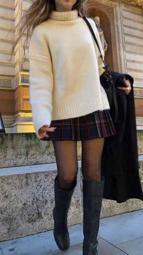 Sixth Form Outfits, Chique Outfit, Skandinavian Fashion, Chique Outfits, Looks Street Style, Blair Waldorf, Mode Inspo, Plaid Skirt, 가을 패션