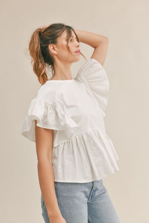 Ruffle sleeve top and asymmetrical ruffle hem detail front peplum t-shirt top. Ruffle Shirt Outfit, Persian Fashion, Upcycle Clothes Diy, Modest Tops, Outfit Primavera, Ruffle Sleeve Top, Trendy Dress Outfits, Ruffle Shirt, Peplum Blouse