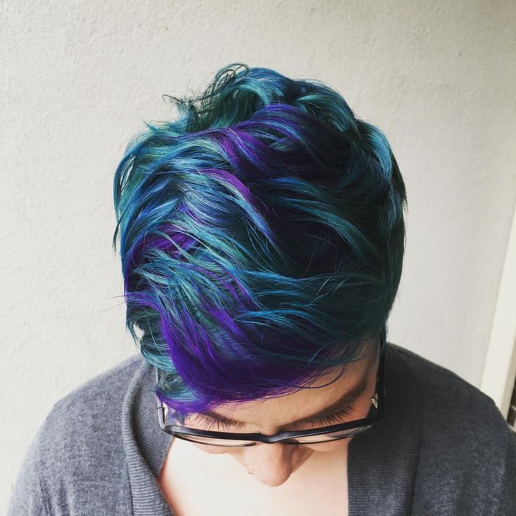 Becoming A Mermaid: Fashion, Style, & Beauty Tips Pixie Hair Color, Mermaid Hair Color, Galaxy Hair, Vivid Hair Color, Teal Hair, Blonde Pixie Cuts, Funky Hairstyles, Fresh Color, Short Hair Color