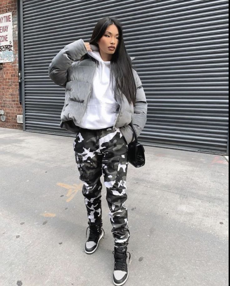 Teenage Outfits, Tomboy Outfits, Tomboy Style Outfits, Chill Outfits, Looks Street Style, Camo Pants, Streetwear Fashion Women, Cute Swag Outfits, Tomboy Fashion