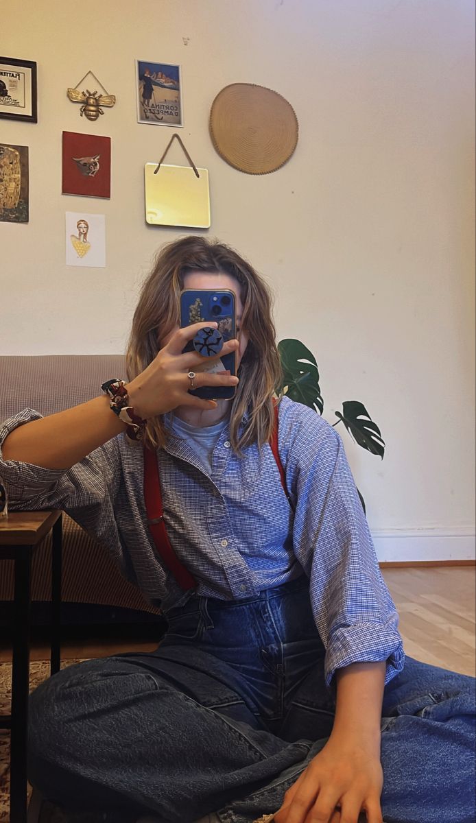 Women With Suspenders Outfit, Braces Outfit Women, Suspenders Outfit Aesthetic, Cute Suspender Outfits Women, Women In Suspenders Outfits, Suspenders Outfit Women Casual, Womens Suspenders Outfit, Suspenders For Women Casual, Suspender Outfits Women