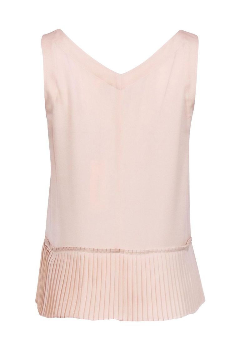 Get this fresh and feminine tank from Rebecca Taylor to add something special to your essential wardrobe! This soft and silky tank is perfect for layering during the fall or flaunting on it's own during the warmer seasons. Whenever you decide to rock this pleated hem tank, you will look and feel like a true fashionista! Size 2 100% Silk Unlined V-neckline Sleeveless Pleated bottom detail Bust 35" Waist 34" Shoulder to hem 23" Elegant Tank Top For Spring, Chic Cami Vest For Spring, Elegant Spring Vest Top, Elegant Vest Top For Spring, Chic Spring Tank Vest, Chic Spring Layering Tank Top, Chic Spring Tank Top For Layering, Chic Spring Camisole Vest, Chic Camisole Vest For Spring