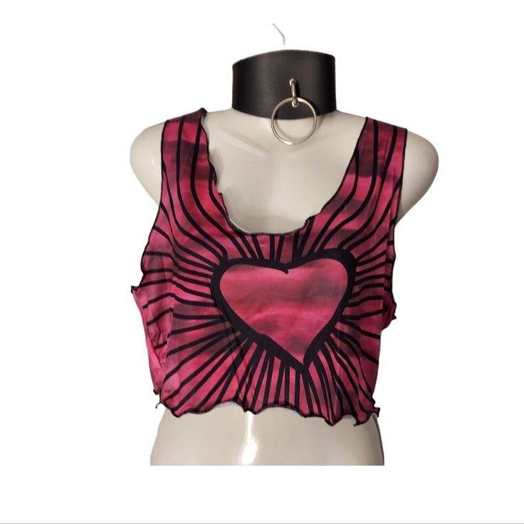 Sleeveless Gradient Heart Print Slim Cami Top Pit To Pit 19" Bust 38" Length 16" Size Large Fitted Heart Graphic Crop Top For Summer, Heart Print Sleeveless Tops For Summer, Pink Heart Print Sleeveless Tops, Fitted Sleeveless Top With Heart Print, Casual Summer Tank Top With Heart Graphic, Trendy Sleeveless Heart Print Tops, Sleeveless Pink Crop Top For Festival, Sleeveless Crop Top For Festivals, Sleeveless Top With Heart Graphic For Spring