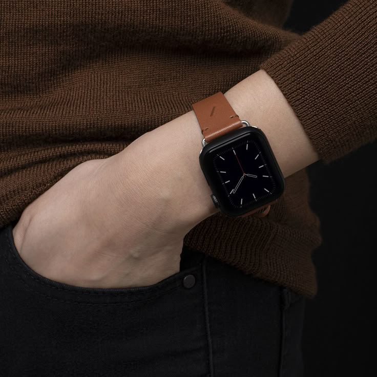 The genuine Italian leather Apple Watch strap. Give your Apple Watch a timeless yet modern look in genuine leather, designed to be an understated accent for any everyday look. Apple Watch Bands Mens, Apple Watch Bands Women, Apple Watch Leather, Apple Watch Leather Strap, Sustainable Leather, Apple Watch Models, Womens Watches Luxury, Watches Unique, Classy Jewelry