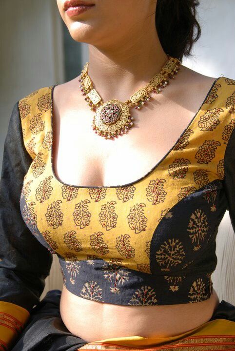 Beautiful #Choli Blouse & ##Gold #Necklace <3 Princess Cut Blouse, Latest Blouse Designs, Blouse Lehenga, Cotton Saree Blouse Designs, Cotton Blouse Design, Blouse Designs Catalogue, Saree Blouse Neck Designs, Blouse Back Neck Designs, Mode Hippie