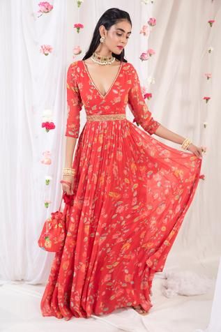 Shop for Esha Koul Red Georgette Floral Print Anarkali With Dupatta for Women Online at Aza Fashions V Neck Anarkali Dress, Shaadi Outfits, V Neck Anarkali, Anarkali With Dupatta, Trendy Outfits Indian, Indian Bride Outfits, Embellished Belt, Pakistani Fashion Party Wear, Traditional Indian Outfits