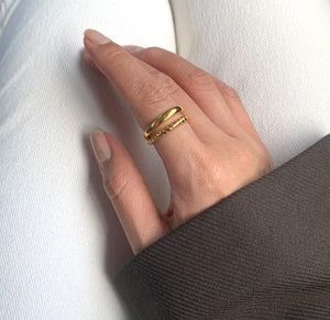 BIRDY GOLD DUO RING BAND RING - SAMPLE - MAI DÉSIRÉE When Two Become One, Two Become One, Croissant Ring, Double Band Ring, Gold Chic, Double Band Rings, Stack Ring, Plain Bands, Cute Box