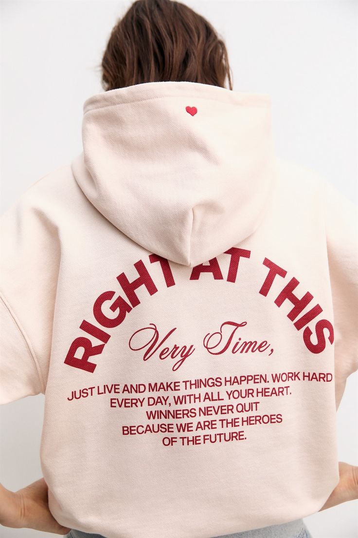 Hoodie Design Ideas Inspiration, Pull And Bear Hoodie, Hoodie Design Ideas, Senior Sweatshirts, Slogan Sweater, Crewneck Streetwear, Christian Shirts Designs, Slogan Sweatshirt, Shirt Print Design