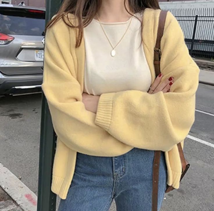 Yellow Cardigan Outfits, Autumn Cardigan, Womens Sweater Coats, Neat Casual Outfits, Winter Ootd, Knitted Cardigans, Classic Style Outfits, Winter Closet, Yellow Cardigan