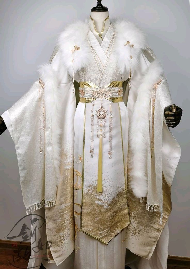 Fantasy Royal Clothing, Traditional Chinese Clothing Male, Chinese Hanfu Male, Hilarious Dogs, Ancient Dress, Best Winter Outfits, Royal Clothing, Dress Design Sketches, Fantasy Gowns