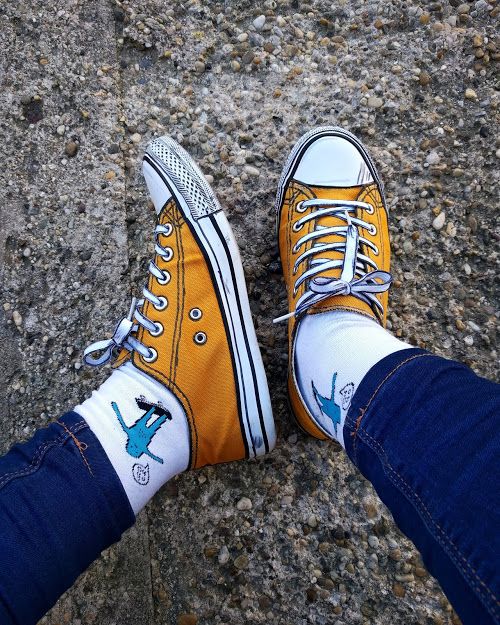 Cel Shaded Shoes, 2d Shoes, Cartoon Converse, Converse Cartoon, Spiderman Merch, Comic Book Shoes, Comic Costume, Comic Clothes, Mode Shoes