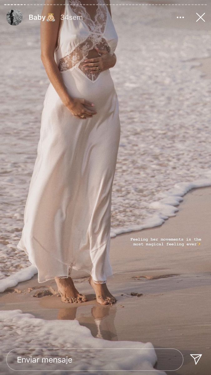 Tezza Pregnant, Winter Beach Maternity Photos, Pregnant Beach Outfit, Mom Business Ideas, Pregnancy Beach Photoshoot, Maternity Wardrobe Essentials, Maternity Dresses Casual, Summer Pregnancy Outfits, Casual Maternity Outfits