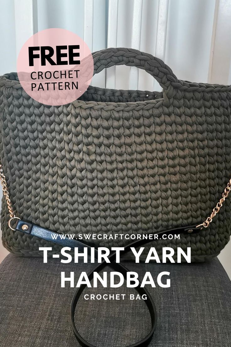 the t - shirt yarn handbag crochet bag is shown with text overlay that reads, free crochet pattern