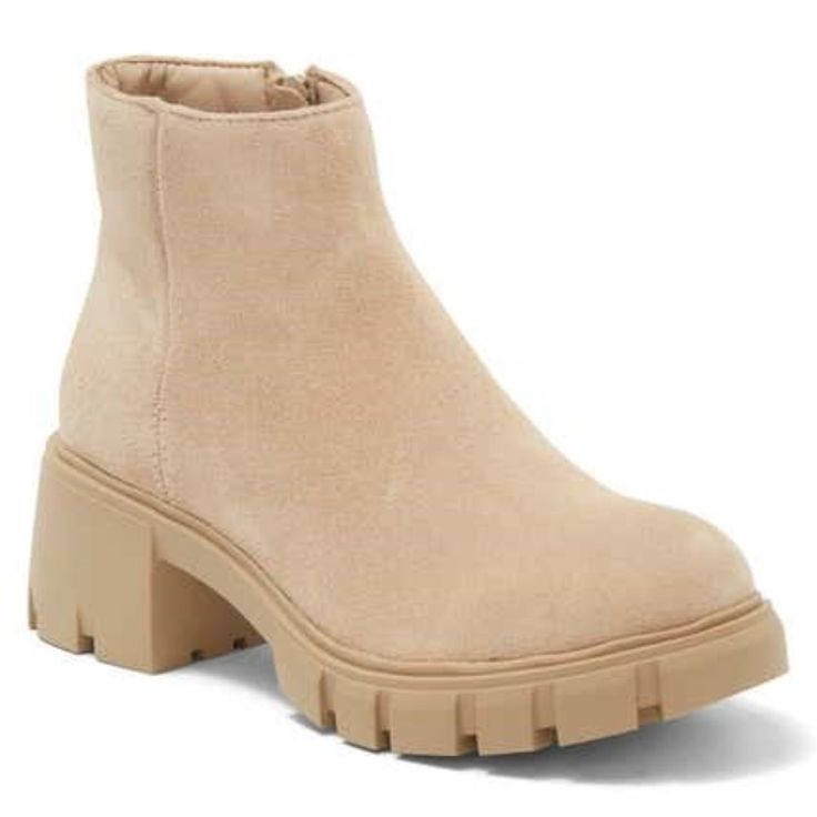 New Steve Madden Haywire Boots Suede Lug Sole Booties Sand Size 6.5 Nib New In Box Color: Sand Size: Us 6.5 Medium Not All Brands/Styles Size The Same, Measure A Pair You Currently Own: Approximate Measurements Are Taken From The Bottom And Widest Part Of The Soles Length: 10.5” Width: 3.75” Heel: 2.25” Shaft: 4” Retail $150 A Chunky Lug Sole Adds Retro Style To This Smooth Suede Boot. Side Zip Closure Lug Sole Suede Leather Upper/Fabric Lining/Rubber Sole Lug Boots Outfit, Steve Madden Troopa Boots, Tan Chelsea Boots, Lug Sole Booties, Madden Girl Boots, Chelsea Boots Outfit, Lug Boots, Chelsea Boot Women, Shoes Steve Madden