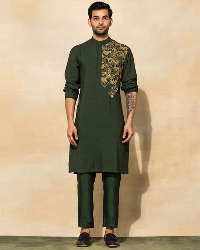 Kurta Designs Men's, Fashion Trending Moodboard, Indian Wedding Clothes For Men, Boys Kurta Design, Wedding Kurta For Men, Stylish Men Wear, Wedding Dresses Men Indian, Mehendi Outfits, Kurta Men