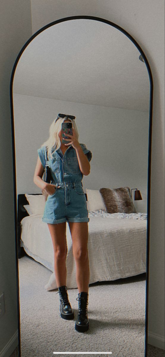 Jean Romper Outfit Fall, Denim Playsuit Outfit Summer, Denim Jumpsuit Aesthetic, Nashville Overall Outfits, Jean Short Jumpsuit Outfit, Short Jean Romper Outfit, Jeans Overall Outfit Summer, Nashville Outfits Denim, Denim Romper Country Concert