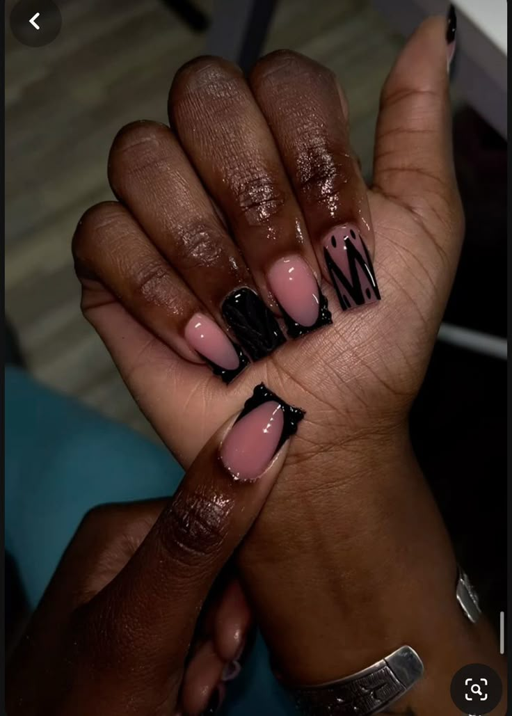 Black Design Nails Square, Short Black Nails Acrylic, Short Nails Ideas Black, Black Nails Ideas Short, Nail Designs Medium Length, Nail Length Chart, Medium Length Nails Acrylic, Short Medium Nails, Petite Nails