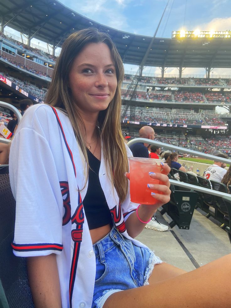 Outfits With Jersey Baseball, Pirates Baseball Game Outfit, Rangers Baseball Game Outfit, Baseball Game Fits Women, Mlb Jersey Outfit Woman, Braves Jersey Outfit Women, Oversized Baseball Jersey Outfit Women, Braves Jersey Outfit, Orioles Game Outfit