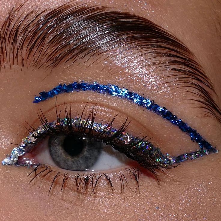 Eyeliner Designs, Artsy Makeup, Eyeliner Styles, Unique Makeup, Cool Makeup Looks, Eye Makeup Designs, No Eyeliner Makeup, Party Makeup, Makeup Eyeliner