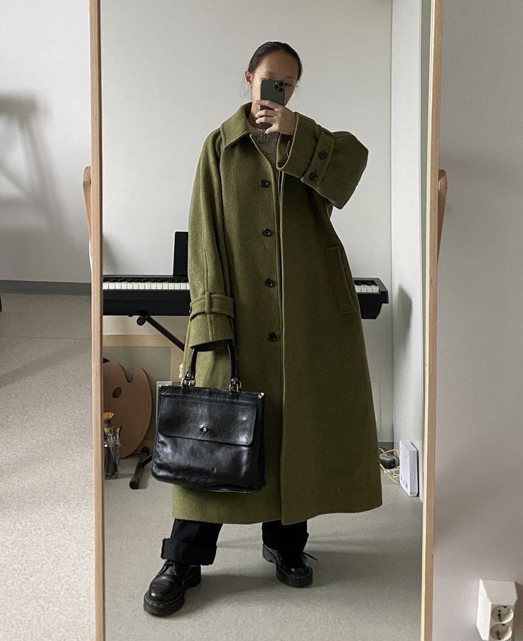 Green Trenchcoat Outfit, Oversized Wool Coat Outfits, Green Wool Coat Outfit, Wool Trench Coat Outfit, Green Trench Coat Outfit, Oversized Coat Outfit, Green Coat Outfit, Long Coat Outfit, Green Wool Coat