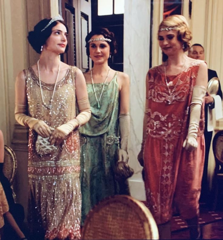 Rich 1920s Fashion, 1920s Paris Fashion, 1920s Formal Wear, Anni 20 Aesthetic, Gatsby Fashion Women, 1920s Women Fashion, 1920s Female Fashion, 1920s Outfit Ideas Gatsby, Modern Gatsby Outfit Women