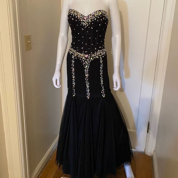 Beautiful Black Evening Gown With Rhinestones And Bustier Design. We Do Not Guarantee That All Rhinestones Are There. New Without Tags. All Sales Final Black Embellished Evening Gown, Black Embellished Gown For Evening, Black Rhinestone Gown For Evening, Evening Dress With Rhinestones And Fitted Bodice, Black Rhinestone Evening Gown, Black Sparkling Dress For Wedding, Black Sparkling Wedding Dress, Fitted Evening Dress With Rhinestone Fringe For Wedding, Formal Black Gown With Rhinestones