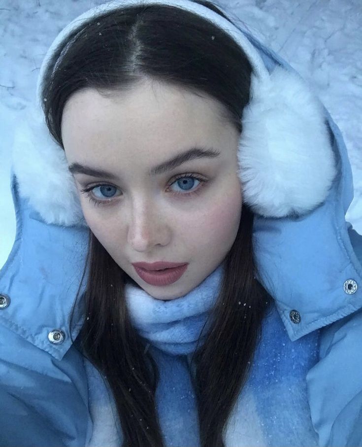 Russian Aesthetic Girl, Russian Model Woman, Russian Makeup Look, Russian Girls Style, Russian Doll Aesthetic, Russian Woman Aesthetic, Russian Fashion Street, Russian Winter Outfit, Russian Girl Aesthetic