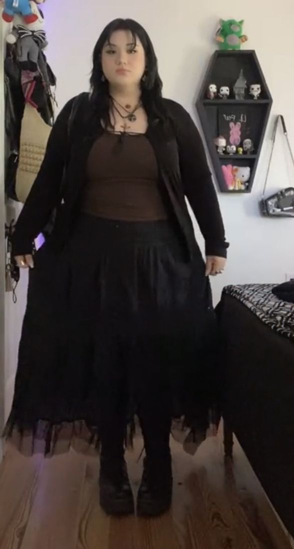 Vampire Goth Outfits Plus Size, Dark Pink And Black Outfit, Whimsical Goth Plus Size, Plus Size Fairycore Grunge, Romantic Goth Outfits Plus Size, 90s Witchy Outfits Plus Size, Plus Size Romantic Goth, Plus Size Trad Goth, Goth Fashion Plus Size