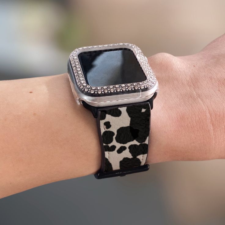 Trendy Black Leather Strap Apple Watch Band, Beautiful Phone Cases, Gold Iphone, Iwatch Apple, Apple Watch Bands Leather, The Cow, Cute Cows, Apple Watch Band, Cow Print