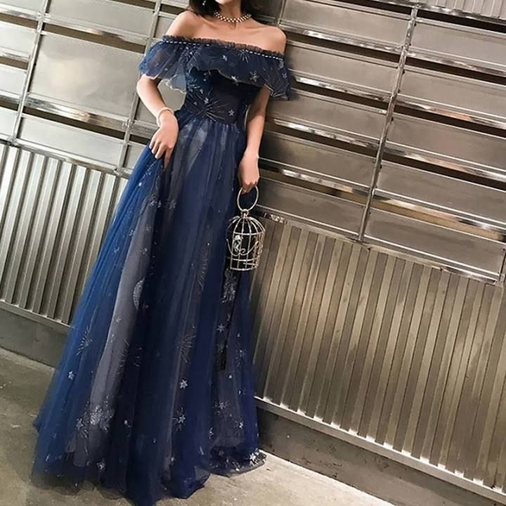 Blue off the shoulder celestial dress with gold embroidery Red Carpet Formal, Fairy Prom Dress, Dresses For Formal Events, Gaun Abad Pertengahan, Gala Gown, Prom Dresses Elegant, Dress Off Shoulder, Party Kleidung, Evening Gowns Elegant