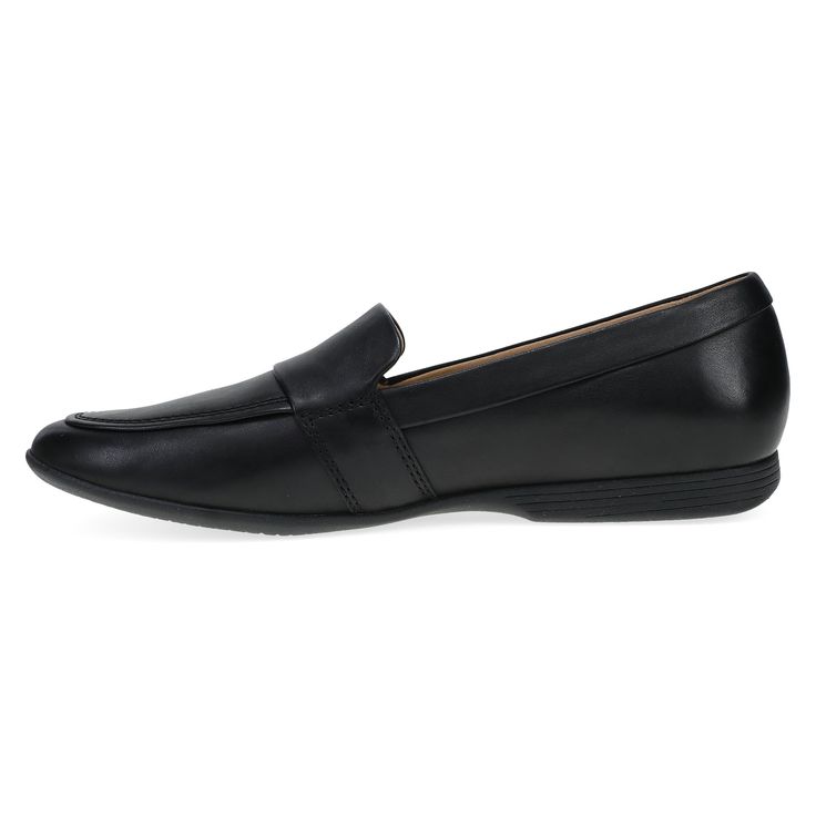 The timeless style of Linden adds all-day comfort and support to a refined loafer that's perfect for the office. Teacher Shoes, Mary Jane Clogs, Clog Boots, Sneaker Heels, Shoe Care, High Quality Leather, Accessories Shop, Sock Shoes, Ballet Flats