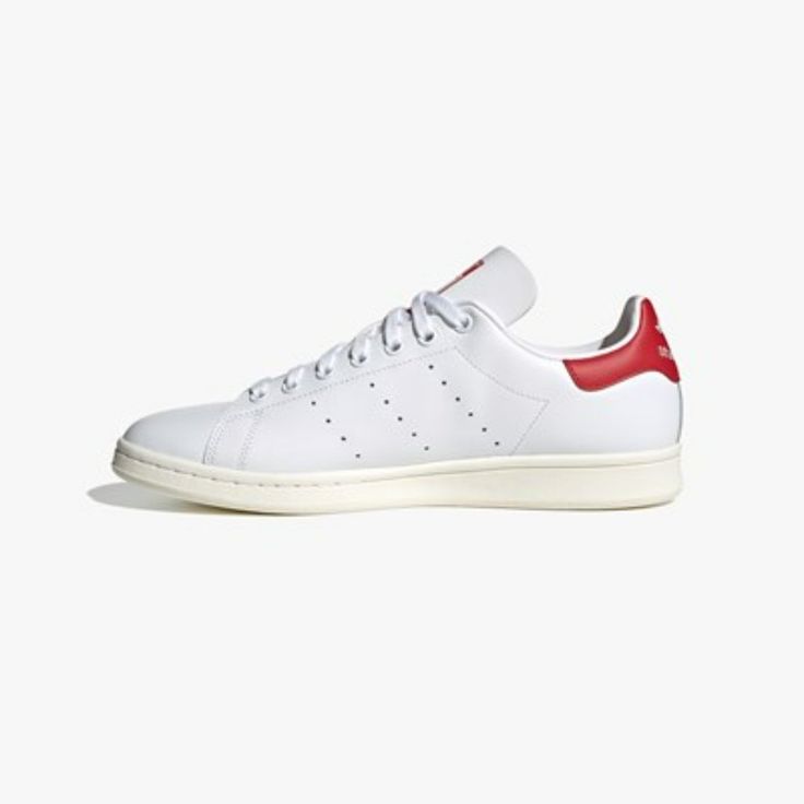 New Adidas Stan Smith "Smile" White/Scarlett Red Tennis Shoes - Fv4146 - Us Size 12 This Offering Of The Adidas Stan Smith Features A White Leather Upper With Perforated Three Stripes On The Sides Atop A Matching Rubber Sole. Highlighting The Shoe Are Scarlett Red Accents On The Tongues And Heels With Its Signature “Stan Smith” Text Formed Into A Happy Smiling Motif. Adidas Lace-up Sneakers With Red Sole, Classic Low-top Sneakers With Red Sole, Adidas Sneakers With Red Sole And Round Toe, Adidas Sneakers In University Red With Red Sole, Adidas Sneakers University Red With Red Sole, Adidas Custom Red Sneakers With Round Toe, Adidas Custom Red Sneakers With Rubber Sole, Adidas Red Sneakers With Rubber Sole, Red Adidas Custom Sneakers With Round Toe