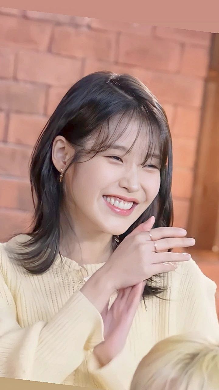 Iu Short Hair, Iu Kpop, Iu Hair, Hair Style Korea, Lee Jieun, Great Smiles, Shoulder Length Hair Cuts, Winter Aespa, Moon Lovers