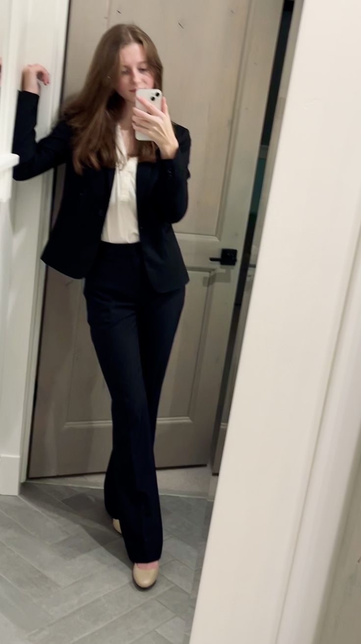 Speech Outfit Formal, Speech And Debate Outfit Suits, Cute Speech And Debate Outfits, Deca Outfits Women, Mock Interview Outfits, Professional Outfits Women Business Suit, Deca Outfits Business, Model United Nations Aesthetic Outfits, Defense Outfit Thesis Women Formal