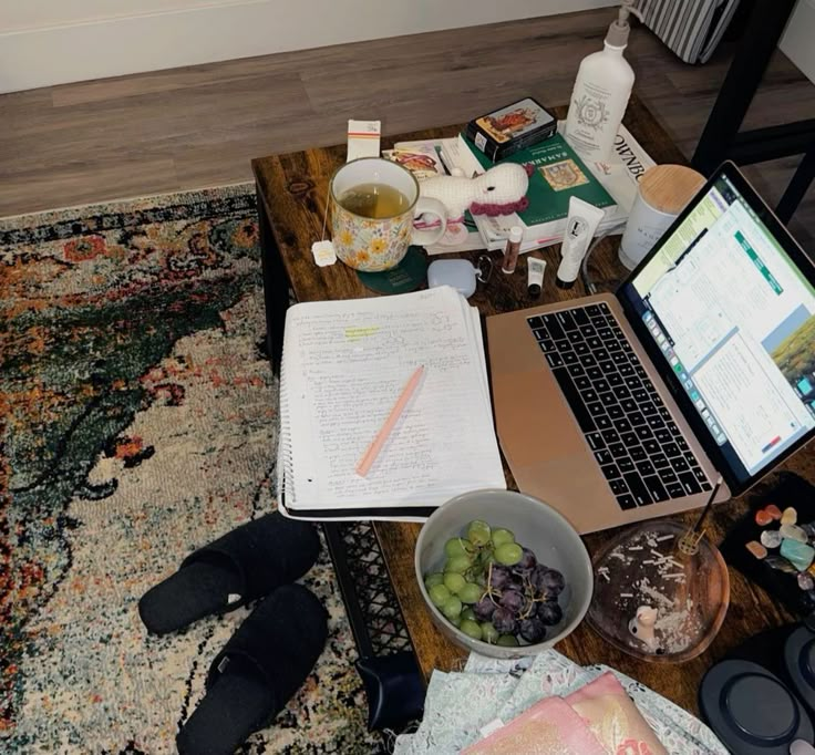 Disorganized Aesthetic, Homeschool Aesthetic, Work Setup, Studying Motivation, Romanticising School, Fall Semester, Romanticizing School, Academic Motivation, Uni Life