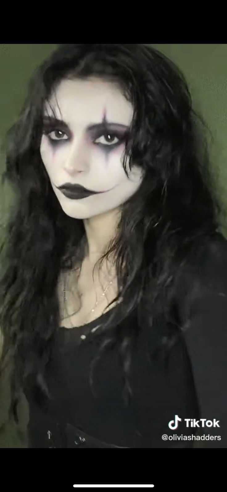 Halloween Costumes Dark Feminine, The Crow Inspired Makeup, The Crow Halloween Costume Women, Easy Clever Halloween Costumes For Women, Scary Female Characters, Female Crow Costume, Horror Costume Ideas For Women, Unique Scary Halloween Costumes, The Crow Costume Female