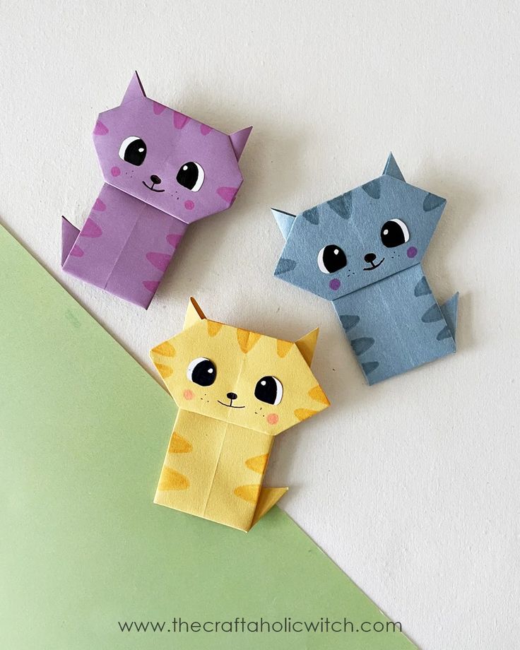 three origami cats sitting next to each other