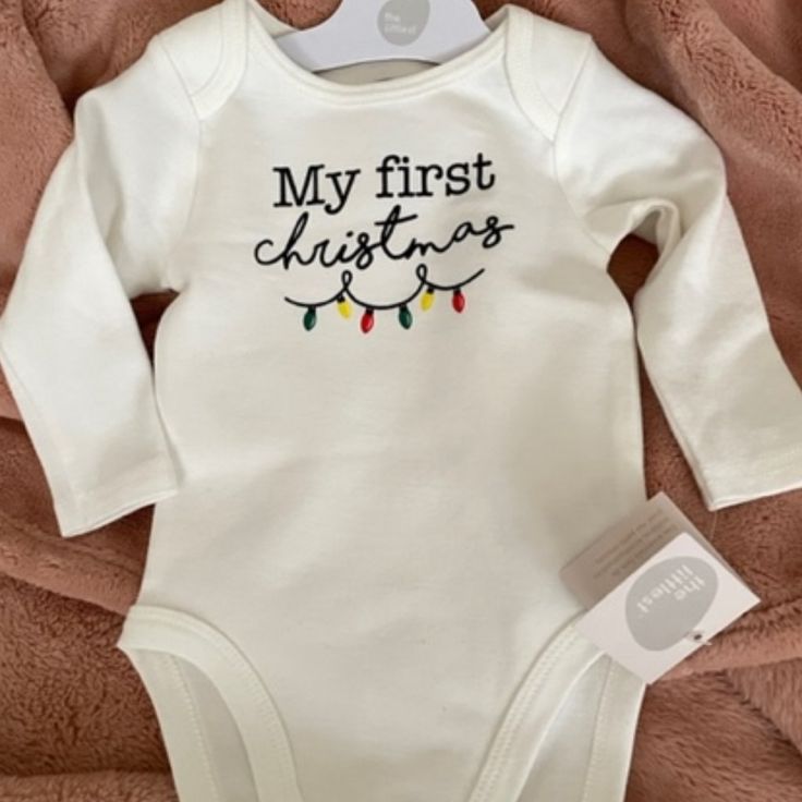 "My First Christmas" Onesie - Long-Sleeve 95% Organic Cotton 5% Spandex My First Christmas Onesie, First Christmas Onesie, Christmas Onsies, Baby Christmas Onesie, Tiffany Baby Showers, Onesie Ideas, Pijama Party, Kids Birthday Shirts, Christmas Onesie