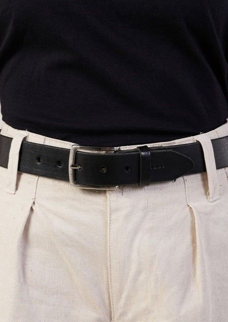 A closet staple, made with quality and timelessness, this vegetable tanned black leather belt features a nickel buckle. It's versatility and minimal design lends it to being worn every day with any outfit. 1.5" wide Suggested Sizing: XXS Size 24-26, XS Size 26-28, Small Size 28-30, Medium Size 30 - 32, Extra Large Size 34-36 (Waist measurement in inches) Made in Argentina Cool Clothing, Tan Leather Belt, Jumpsuit Jacket, Waist Measurement, Black Leather Belt, Sweater Blouse, Sweatshirt Dress, Minimal Design, Black Media