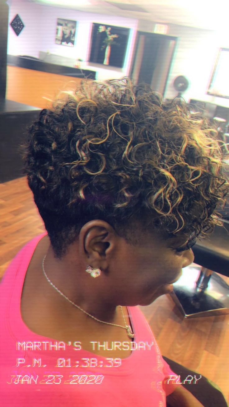 Quick weave with deep wavy hair blended on sides & back 28 Piece Quick Weave Short Pixie Curly, Curly 27 Piece Quick Weave Hairstyles, Short Curly Quick Weave Hairstyles, Quick Weave Hairstyles Curly, Wavy Quick Weave, Deep Wavy Hair, Short Natural Styles, Short Quick Weave Hairstyles, Weave Ideas