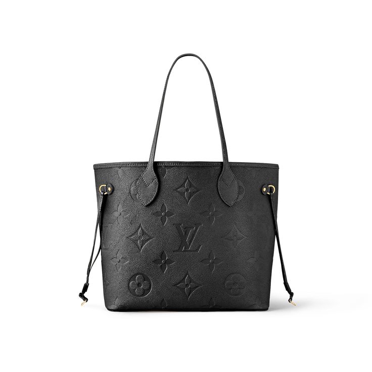 The essential Neverfull MM tote now comes in embossed Monogram Empreinte leather. Its generous dimensions make this bag ideal for everyday use while the long shoulder handles and supple leather mean it’s comfortable to carry. With the side laces cinched, this roomy carryall becomes a stylish city bag. It can be worn over the shoulder or on the elbow. Product details Black Louis Vuitton Bag, Neverfull Louis Vuitton, Louis Vuitton Taschen, Lv Tote, Sac Louis Vuitton, Black Louis Vuitton, Mm Monogram, Neverfull Mm Monogram, Louis Vuitton Totes