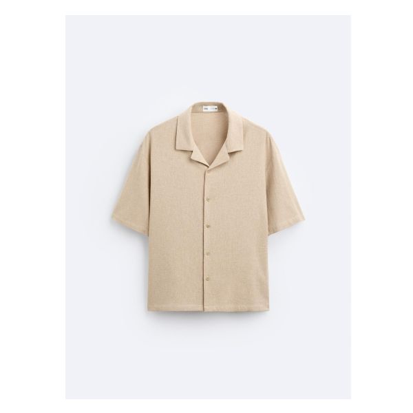 Boxy fit shirt made of cotton blend fabric. Spread collar and short sleeves. Front button closure. Boxy Fit Shirt, Bowling, Workout Shirts, Button Up, Cotton Blend, Short Sleeves, Zara, Mens Shirts, Texture