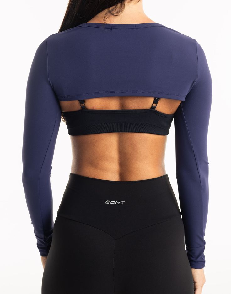 Functional athleisure at its finest. The Range Long Sleeve is the perfect garment to complete your workout look. Featuring a slim fit, super cropped length, the Range Long Sleeve is perfect to throw over your favorite ECHT sportsbra or with Range V3 Sportsbra as shown and matching Range Leggings! - Super Cropped Length - perfect with high-rise pants - Mix and match with your favourite ECHT sportsbra - Fabric: Super soft and breathable - Slim fit skims your body - Silver logo on sleeve - Breathability and ease of movement 81% Nylon, 19% Spandex Range V3 Sportsbra is sold separately. Sports Crop Top With Built-in Bra And High Stretch, Functional Compressive Crop Top With Built-in Bra, Fitted Crop Top With Built-in Bra For Gym, Versatile Activewear Crop Top With Built-in Bra, Cropped Sports Bra With Built-in Bra For Training, Functional Crop Top With Built-in Bra For Pilates, Compressive Workout Crop Top With Built-in Bra, Stretch Crop Top With Built-in Bra For Workout, Versatile Compressive Crop Top For Workout