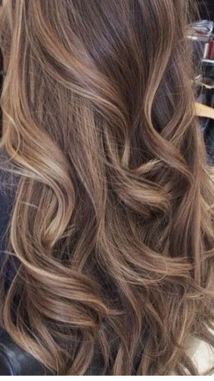 Blond Cenușiu, Rambut Brunette, Peekaboo Highlights, Colored Hair Tips, Brown Hair Inspo, Hot Hair Colors, Hair Color Light Brown, Brown Hair Balayage, Brown Blonde Hair